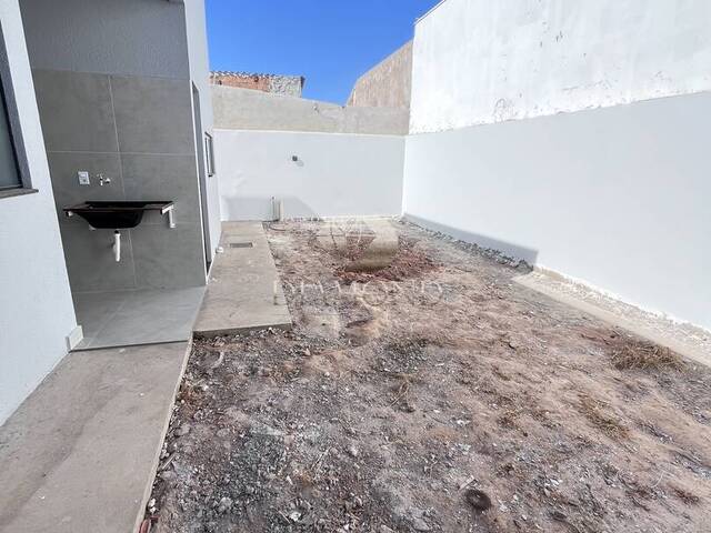 #203 - Casa para Venda em Luís Eduardo Magalhães - BA